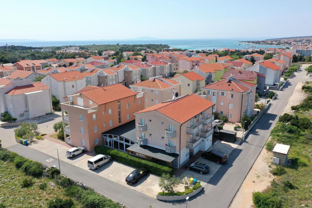 Apartments Peris Resort Novalja Exterior photo